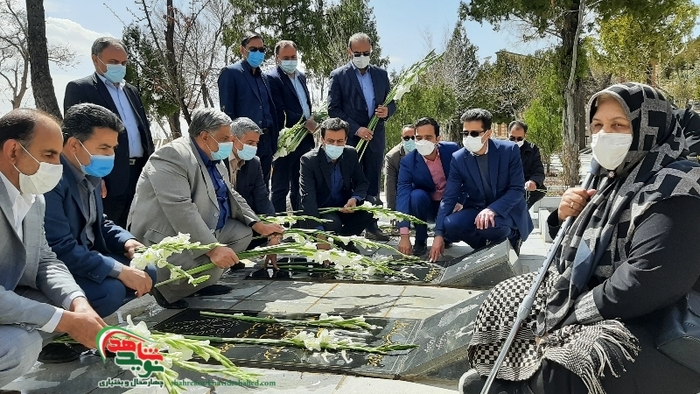 گلباران قبور شهدای بمباران هوایی شهرکرد