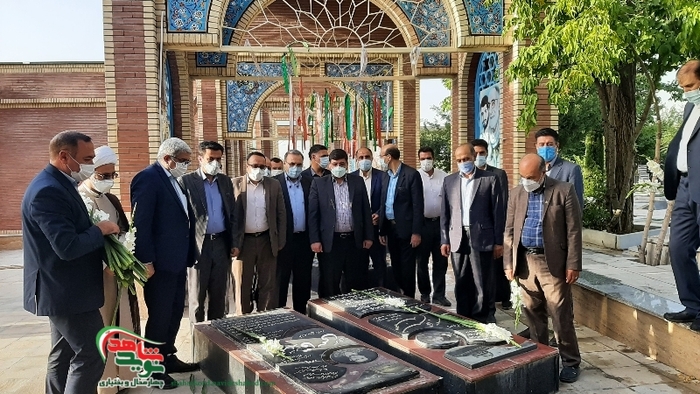 ادای احترام مهندس «پاکدل» به مقام شامخ شهدای شهرکرد