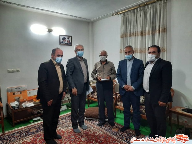 دیدار مسئولین بنیاد شهید استان سمنان با جانباز گرانقدر ۲۵ درصد ارتش محمدحسین توسلی - هفتم آذر ۱۴۰۰ شهرستان آرادان