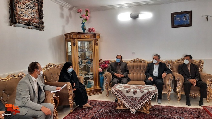 دیدار مسئولان با مادر گرامی شهید والامقام حسن خیرآبادی - بیست و دوم اسفند ۱۴۰۰ روستای خیرآباد سمنان