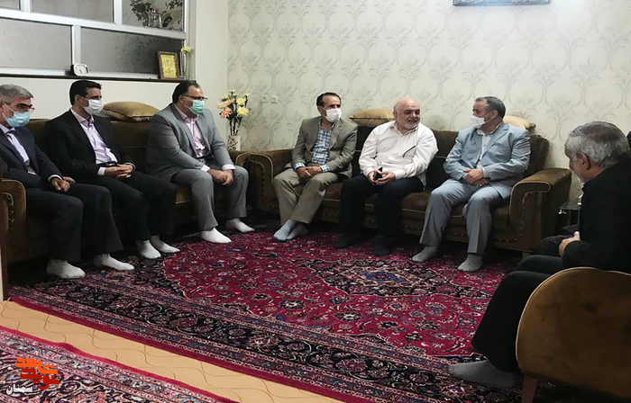 دیدار استاندار سمنان با خانواده معزز شهید گرانقدر داور عموزاده - پنجشنبه هجدهم فروردین ۱۴۰۱ شهرستان سمنان