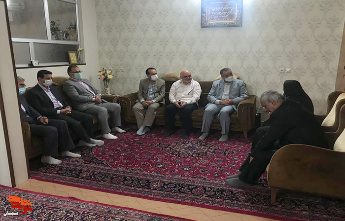 دیدار استاندار سمنان با خانواده معزز شهید گرانقدر داور عموزاده - پنجشنبه هجدهم فروردین ۱۴۰۱ شهرستان سمنان