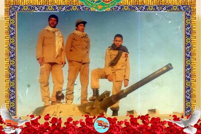 نفر سمت راست شهید محمدعلی اعرابی