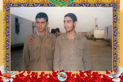 نفر سمت چپ شهید محمدعلی اعرابی