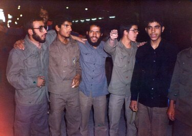 از چپ: شهید سیدعباس سجادی- شهید رضا پاکپور- آزاده عباس درمان - شهید محمد منصوری - شهید محمدجواد آصفری