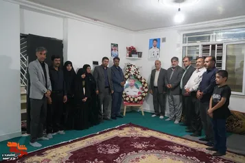 عکس/تجلیل مدیرعامل صندوق ذخیره بسیجیان کشور از خانواده شهدای عضو صندوق در یاسوج